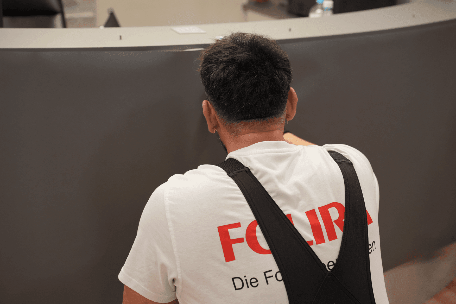 Folienmonteure bei der Arbeit in einer Praxis