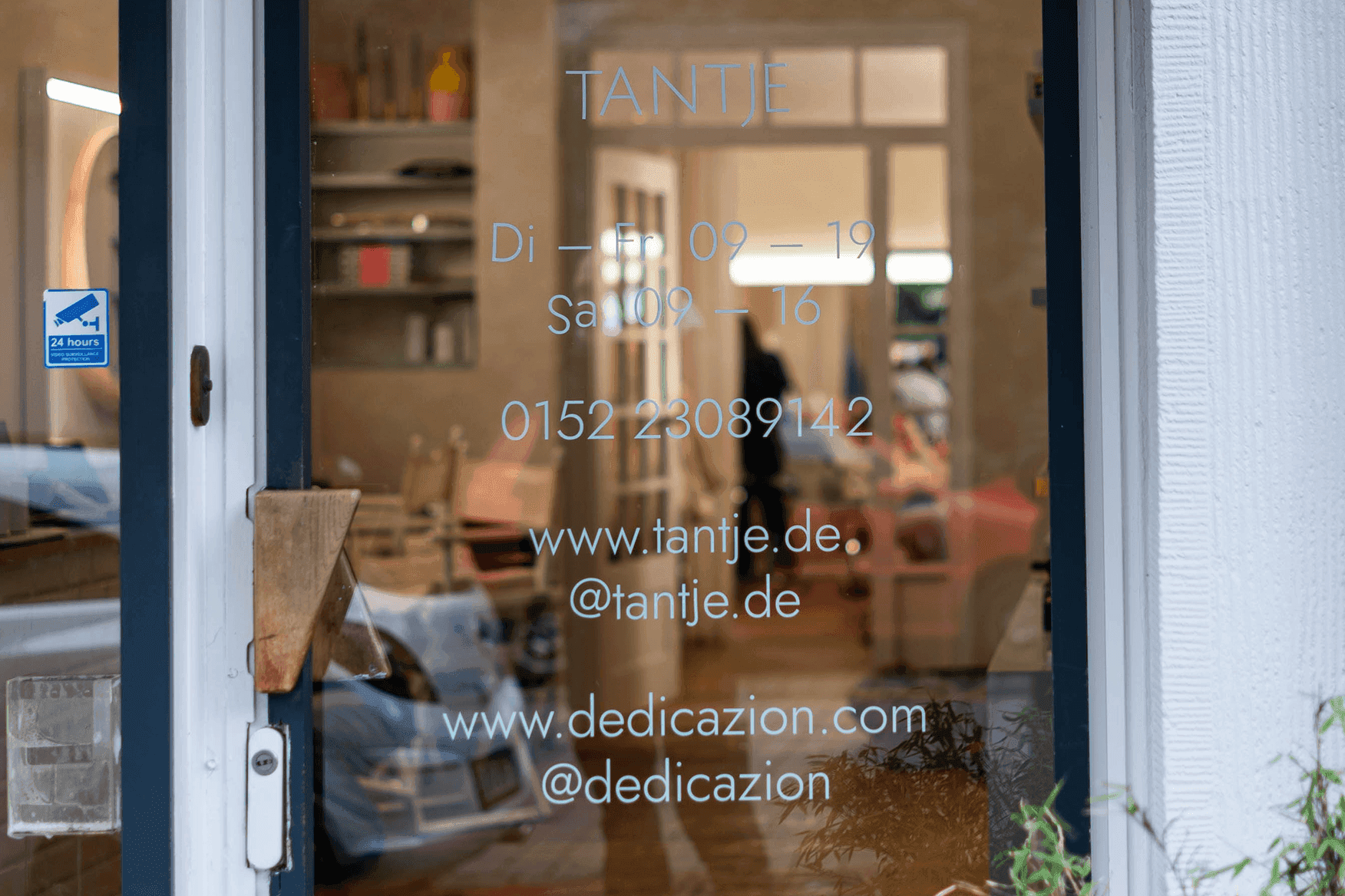 BESCHRIFTUNG Concept-Store TANTJE Köln – Foto 1
