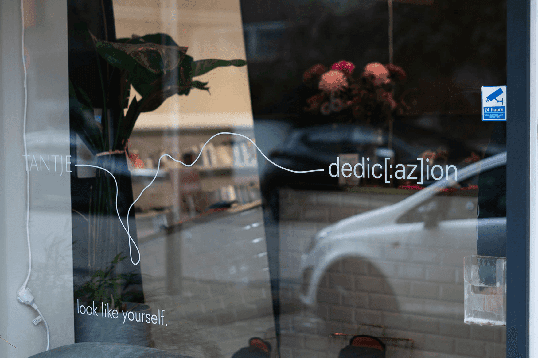 BESCHRIFTUNG Concept-Store TANTJE Köln – Foto 2