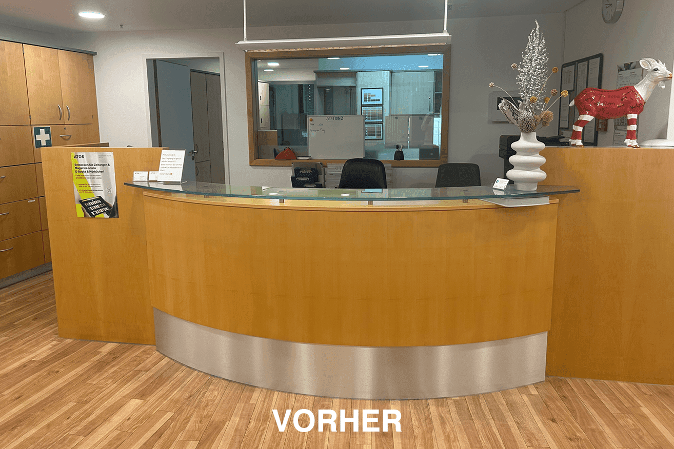 Praxismöbel vor der Folierung, weitere Ansicht